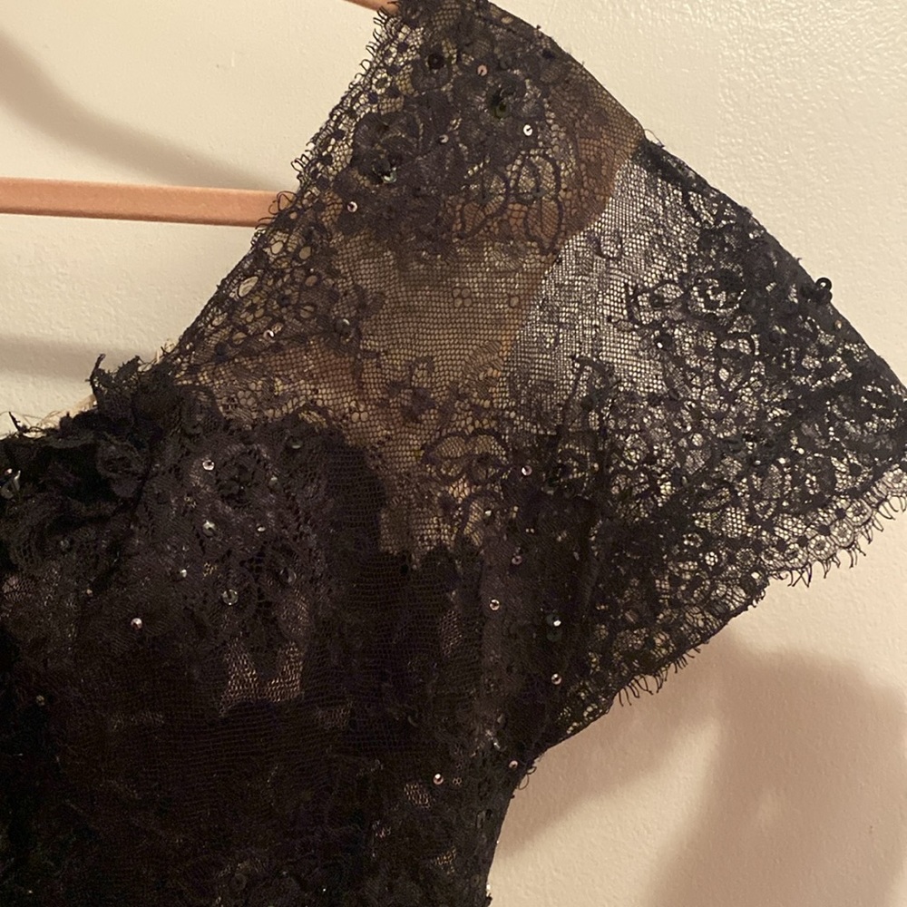 Mandalay lace evening dress - Picture 6 of 16